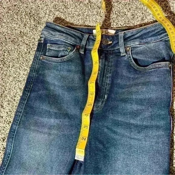 We The Free Size 28 High Rise Skinny Jeans Raw Hem Medium Wash - Picture 4 of 10
